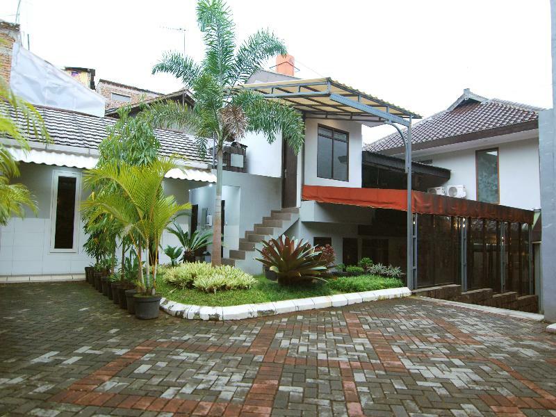 Oyo 202 Kuwera Inn Bandung Zewnętrze zdjęcie